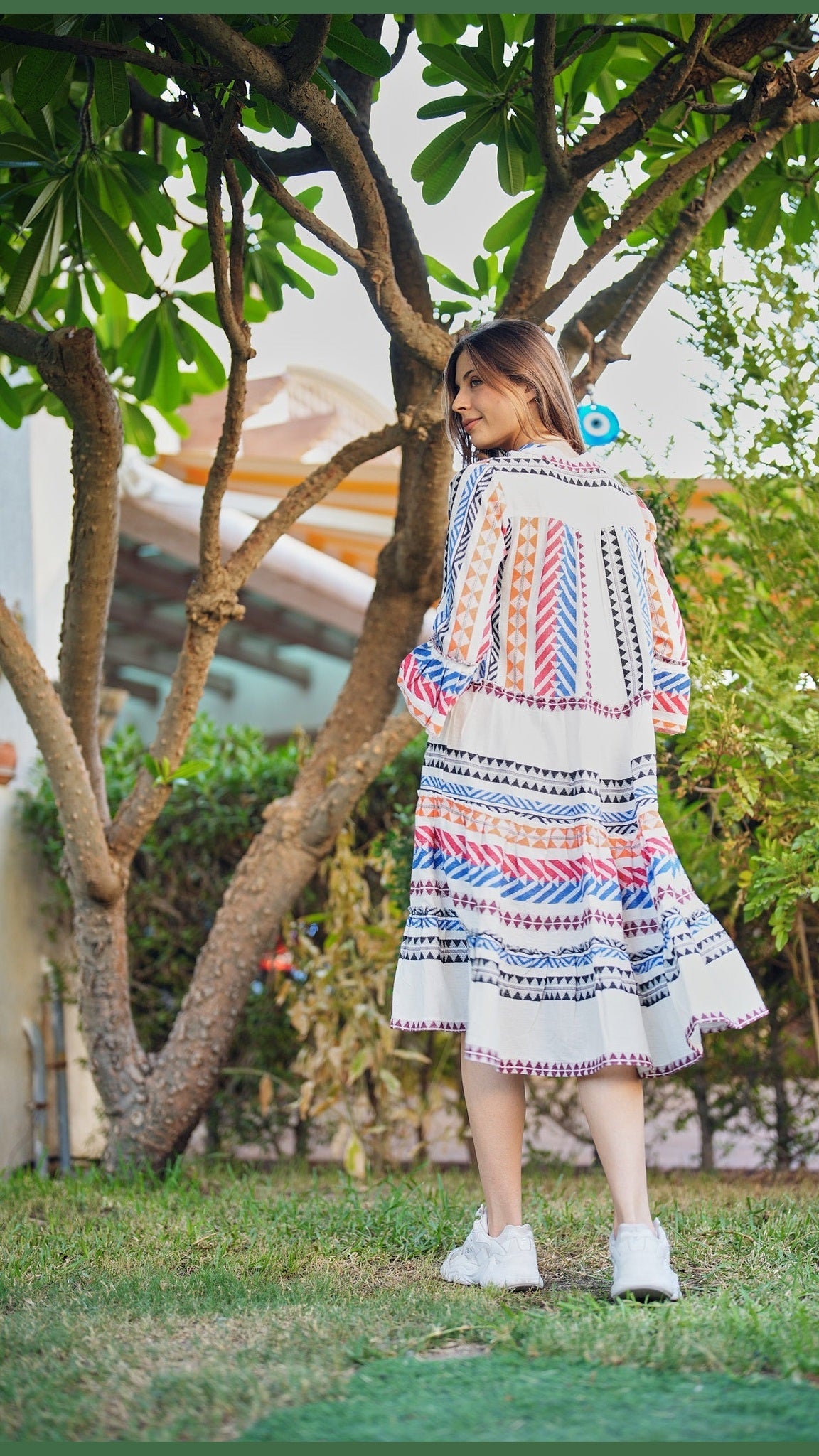 فستان صيفي متوسط الطول متعدد الألوان