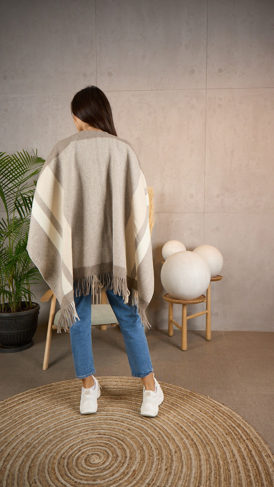 بونشو نسائي من صوف الكشمير باللون البيج - ناعم ودافئ وأنيق - مقاس واحد