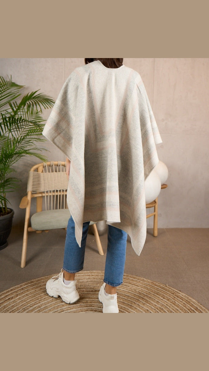 بونشو صوف الكشمير للنساء باللون الرمادي - ناعم ودافئ وأنيق - مقاس واحد