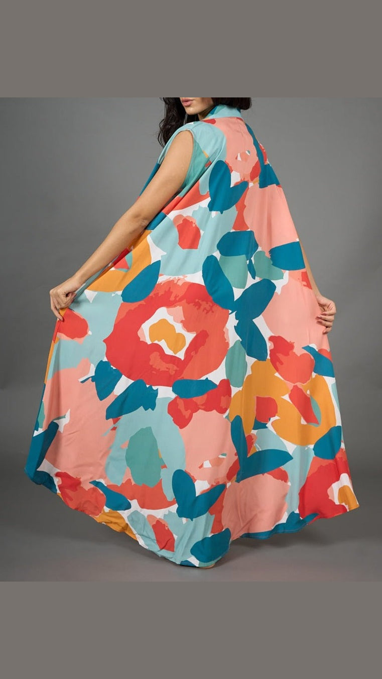 حيث تلتقي الأناقة بالراحة: قفطان بدون أكمام