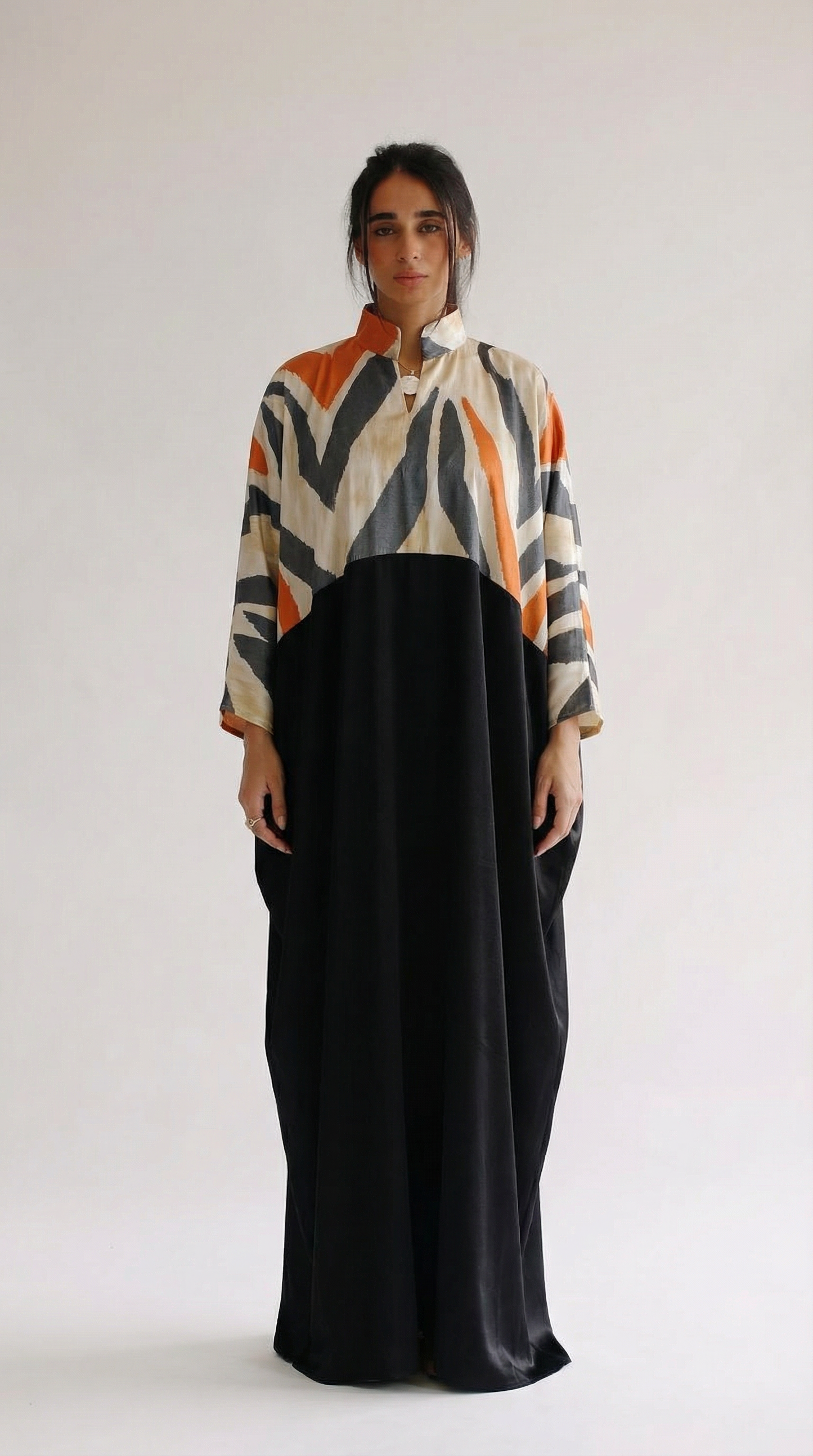 قفطان مخملي أخضر مطرز بالزهور