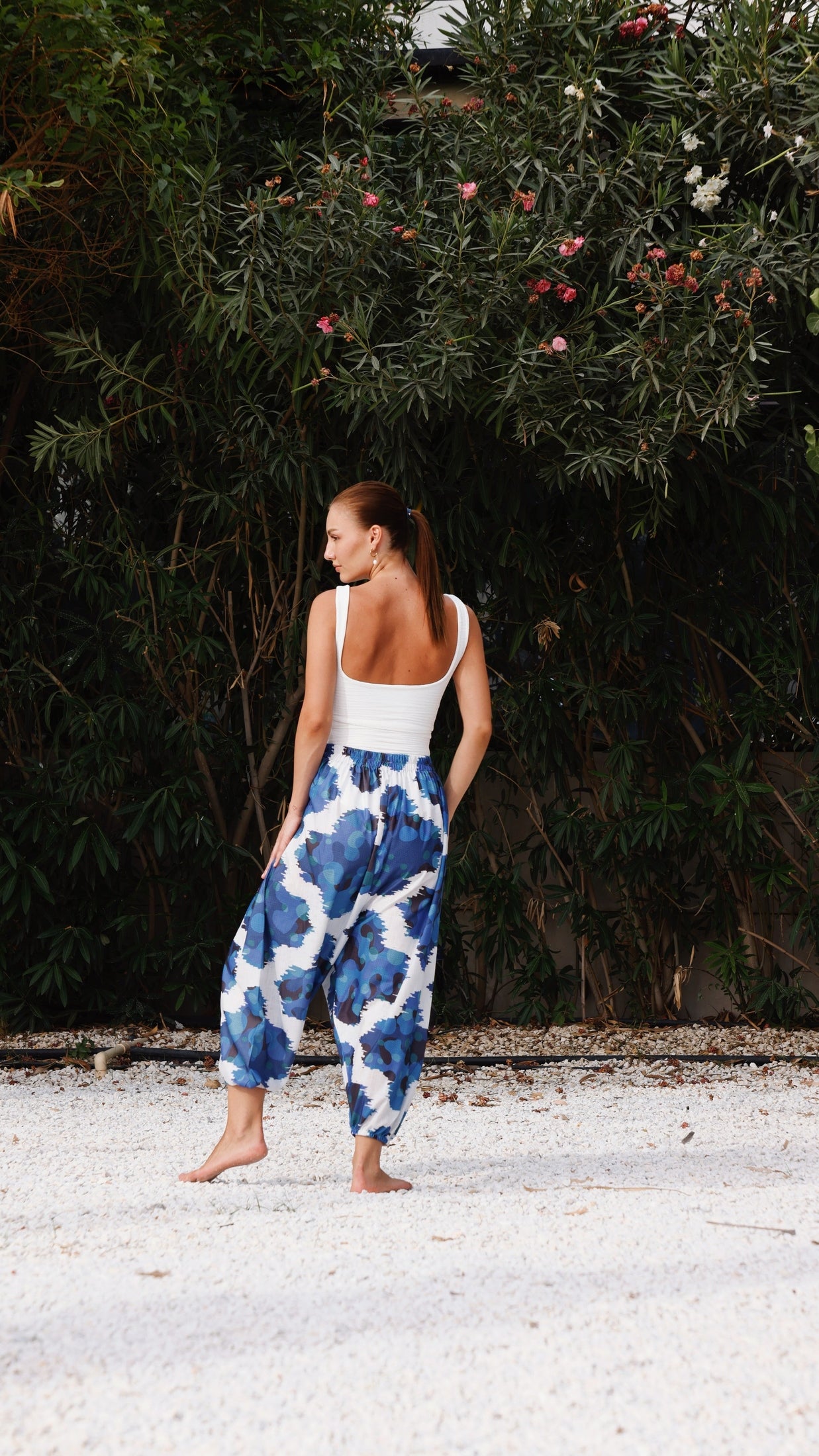 منتجع وشاطئ وايت آند بلو شروال