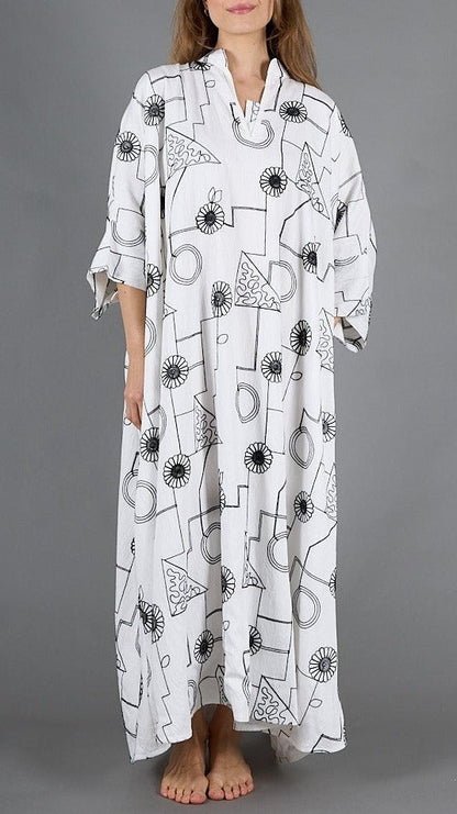 White kaftan embroidered with black, lined