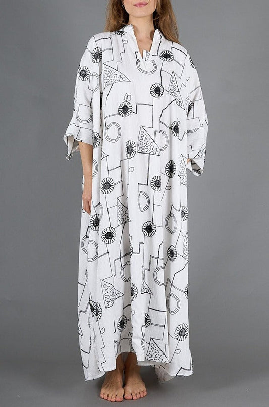 White kaftan embroidered with black, lined