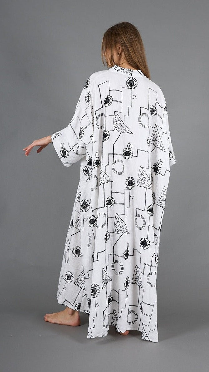 White kaftan embroidered with black, lined