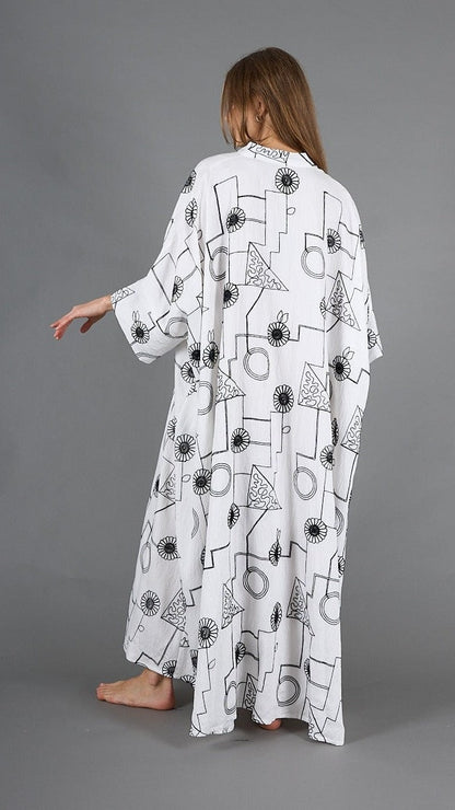White kaftan embroidered with black, lined